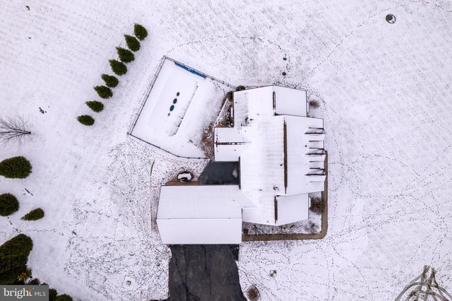 1709 RAGGED EDGE RD, Chambersburg, PA 17202