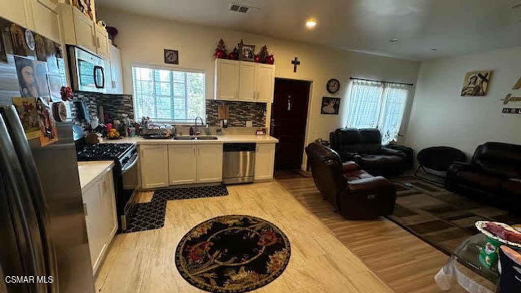 1755 Heywood Street 203, Simi Valley, CA 93065