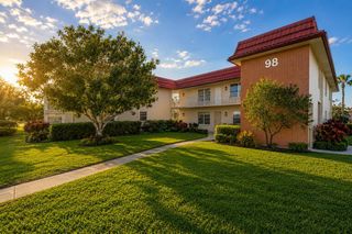 98 Spring Lake Drive 103, Vero Beach, FL 32962