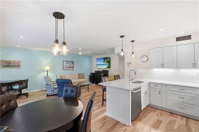 175 Forest Lakes BLVD 175, Naples, FL 34105