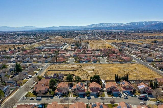 3626 W Ave J2, Lancaster, CA 93536