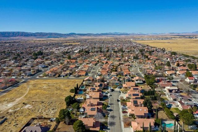 3626 W Ave J2, Lancaster, CA 93536