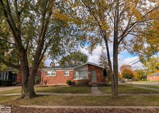 24705 Raven Street, Eastpointe, MI 48021