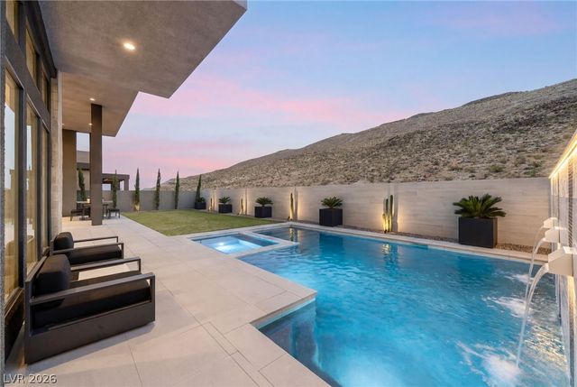 5201 Peak Climb Drive, Las Vegas, NV 89135