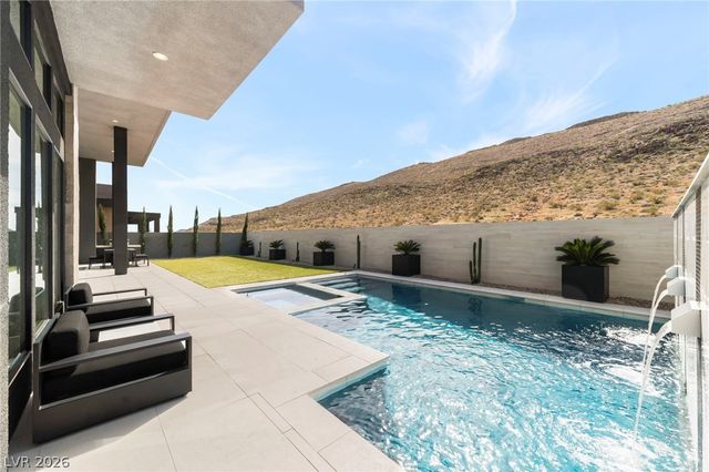 5201 Peak Climb Drive, Las Vegas, NV 89135