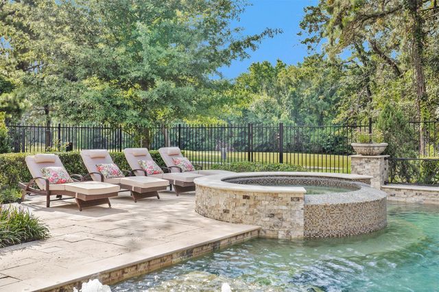 110 Sunridge Court, Montgomery, TX 77316
