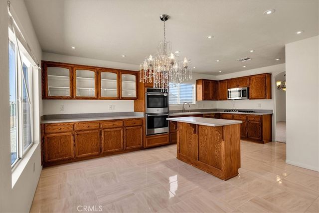 8674 Dumosa Avenue, Yucca Valley, CA 92284