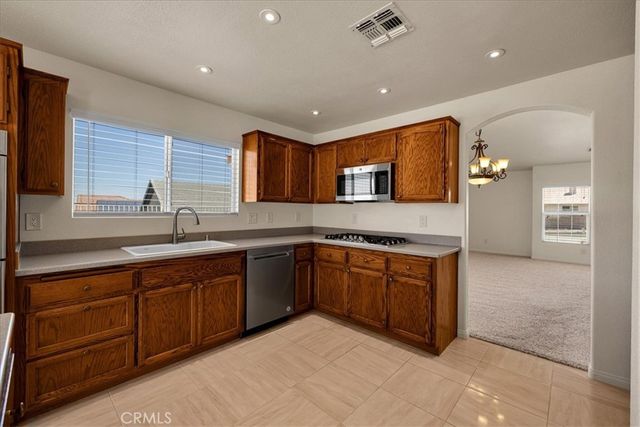 8674 Dumosa Avenue, Yucca Valley, CA 92284