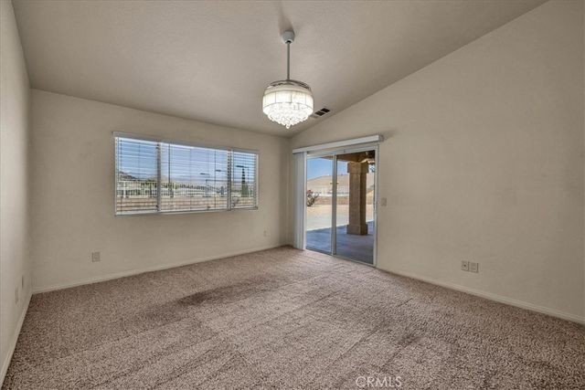 8674 Dumosa Avenue, Yucca Valley, CA 92284