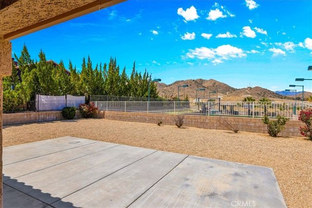 8674 Dumosa Avenue, Yucca Valley, CA 92284