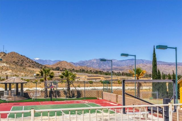 8674 Dumosa Avenue, Yucca Valley, CA 92284