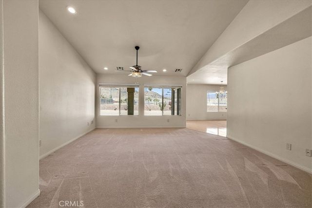 8674 Dumosa Avenue, Yucca Valley, CA 92284
