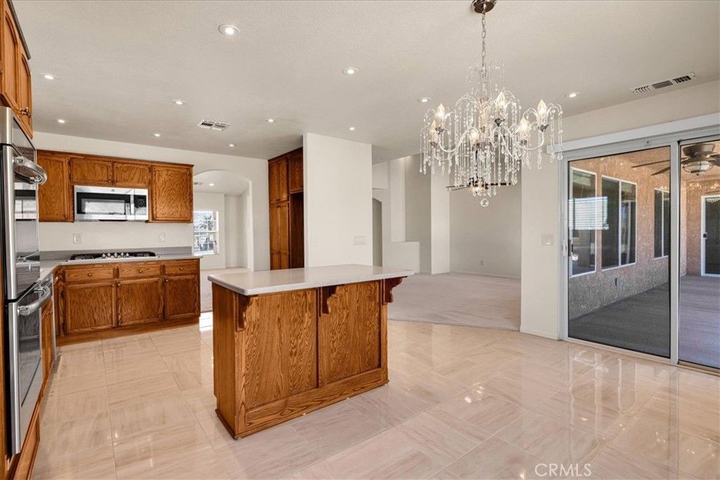 Image 11 of property listing at 8674 Dumosa, Yucca Valley, CA 92284