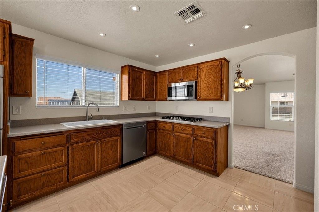 Image 12 of property listing at 8674 Dumosa, Yucca Valley, CA 92284