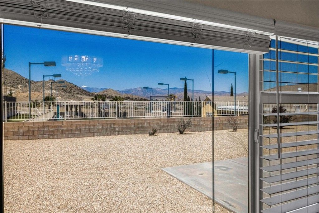 Image 19 of property listing at 8674 Dumosa, Yucca Valley, CA 92284