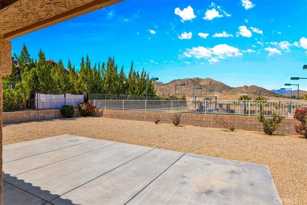 Image 33 of property listing at 8674 Dumosa, Yucca Valley, CA 92284