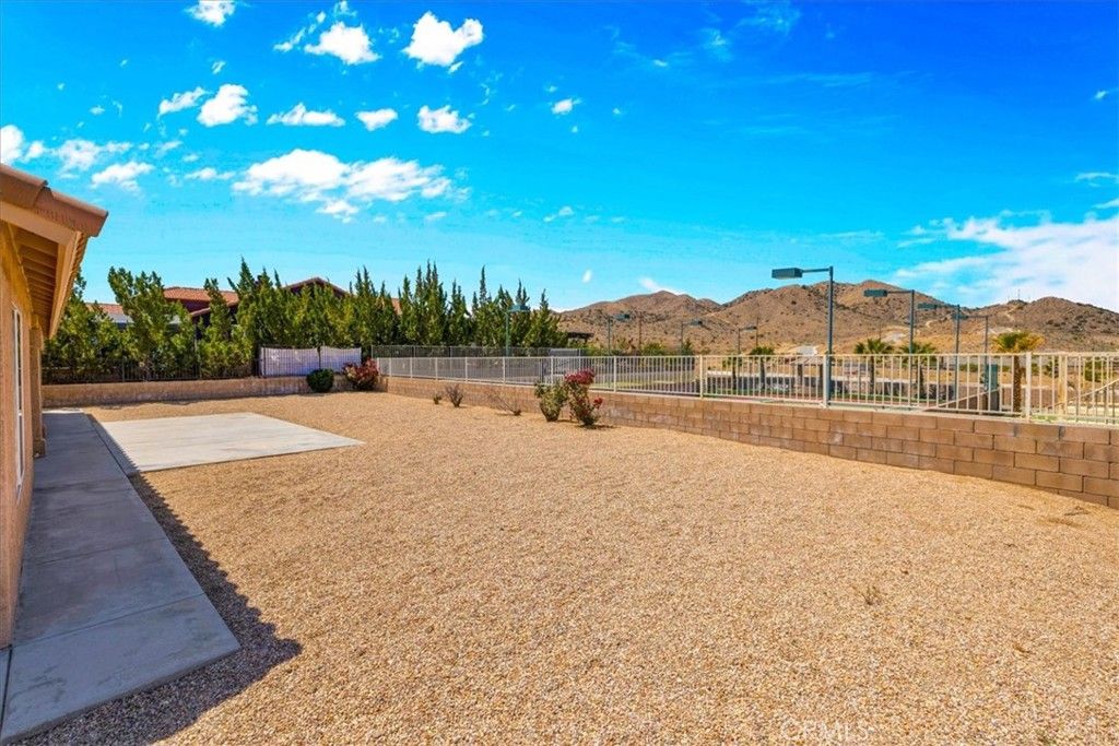 Image 40 of property listing at 8674 Dumosa, Yucca Valley, CA 92284