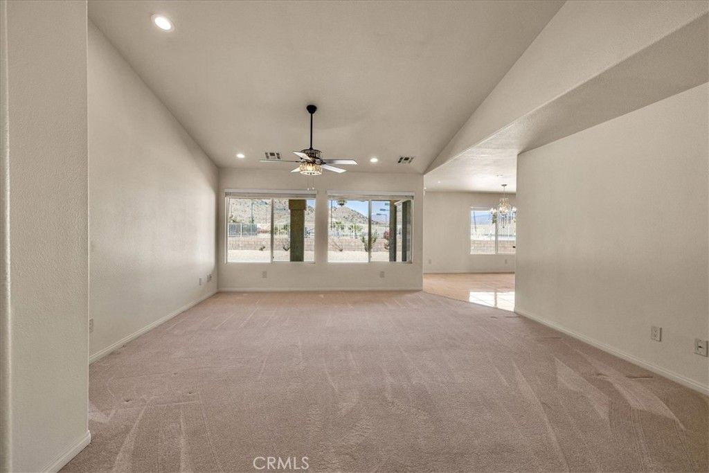 Image 9 of property listing at 8674 Dumosa, Yucca Valley, CA 92284