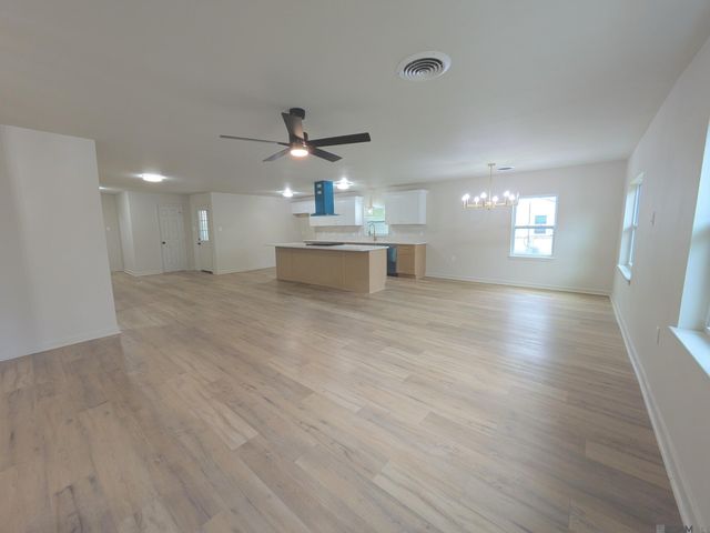 9950 Havard St, St Francisville, LA 70775