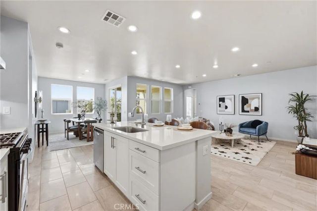 1184 Epic, Irvine, CA 92618