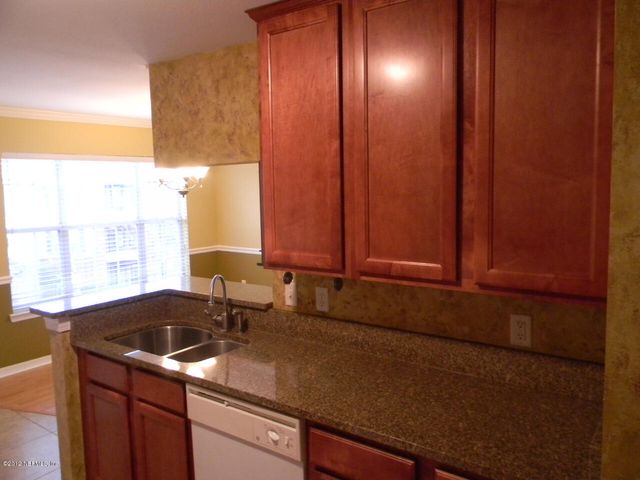 7800 POINT MEADOWS Drive 338, Jacksonville, FL 32256