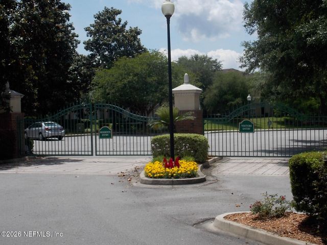 7800 POINT MEADOWS Drive 338, Jacksonville, FL 32256