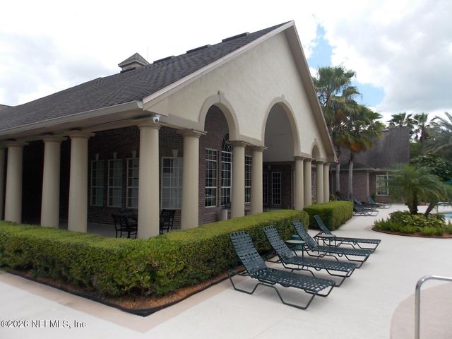 7800 POINT MEADOWS Drive 338, Jacksonville, FL 32256