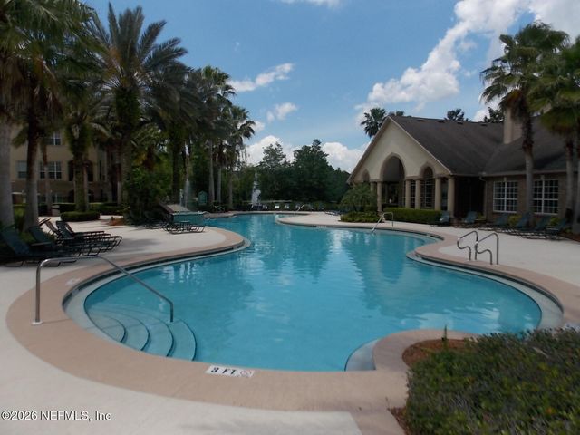 7800 POINT MEADOWS Drive 338, Jacksonville, FL 32256