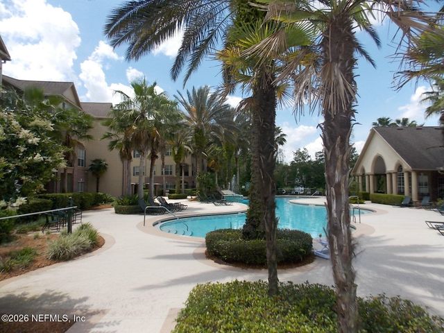 7800 POINT MEADOWS Drive 338, Jacksonville, FL 32256