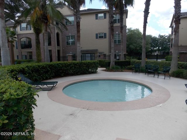 7800 POINT MEADOWS Drive 338, Jacksonville, FL 32256