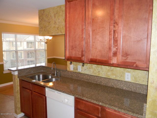 7800 POINT MEADOWS Drive 338, Jacksonville, FL 32256