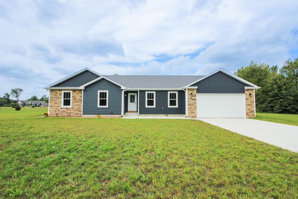 10524 Coyote Trail, Wheatfield, IN 46392