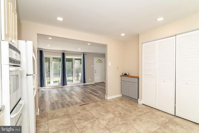 400 E MAIN ST, Marlton, NJ 08053