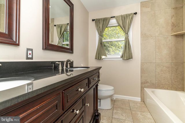 400 E MAIN ST, Marlton, NJ 08053