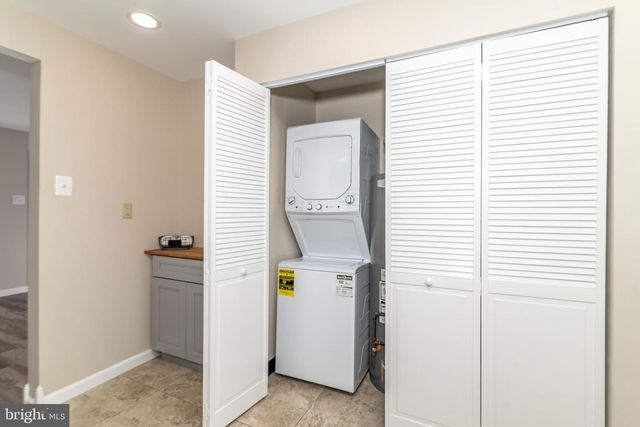 400 E MAIN ST, Marlton, NJ 08053