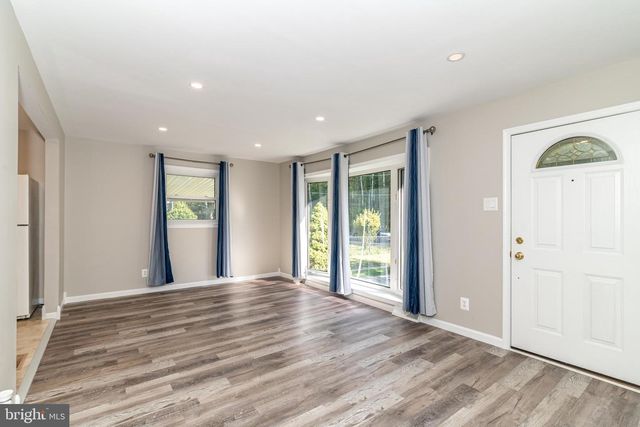 400 E MAIN ST, Marlton, NJ 08053