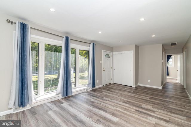 400 E MAIN ST, Marlton, NJ 08053