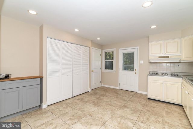 400 E MAIN ST, Marlton, NJ 08053