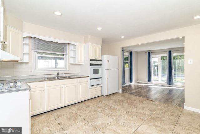 400 E MAIN ST, Marlton, NJ 08053