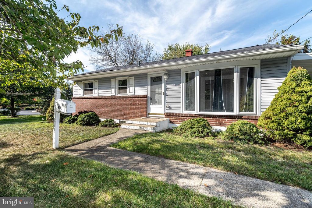 400 E MAIN ST, Marlton, NJ 08053