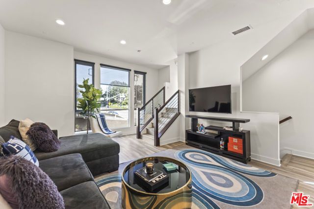 2201 Polyscope Place, Los Angeles, CA 90026