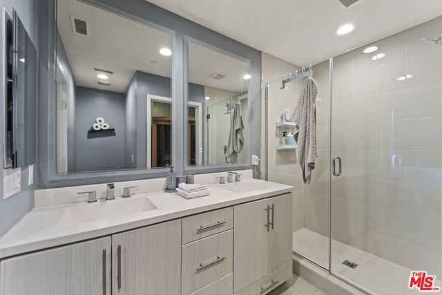 2201 Polyscope Place, Los Angeles, CA 90026