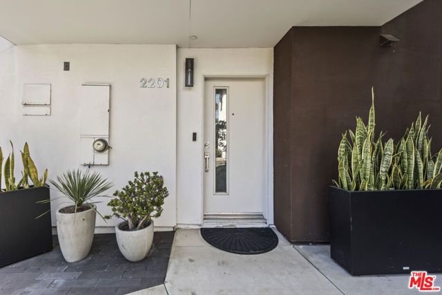 2201 Polyscope Place, Los Angeles, CA 90026