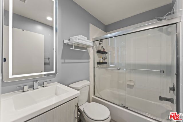 2201 Polyscope Place, Los Angeles, CA 90026