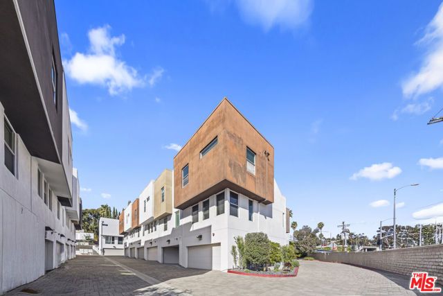 2201 Polyscope Place, Los Angeles, CA 90026