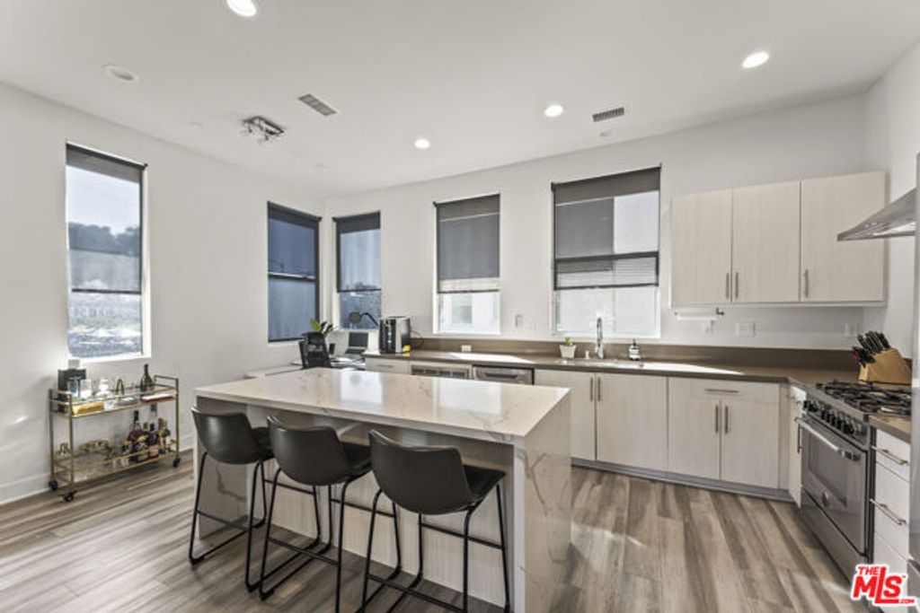 2201 Polyscope Place, Los Angeles, CA 90026