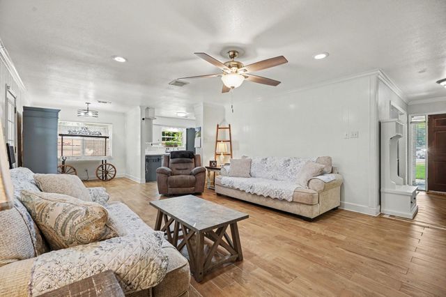 4318 Meadow Glenn Drive, Dickinson, TX 77539