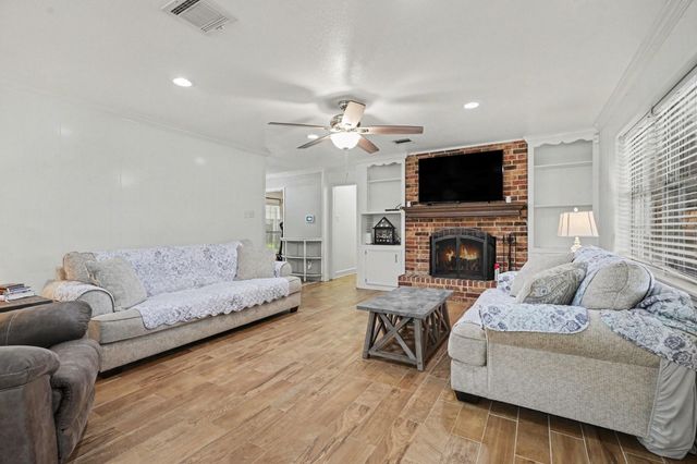 4318 Meadow Glenn Drive, Dickinson, TX 77539