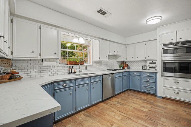 4318 Meadow Glenn Drive, Dickinson, TX 77539