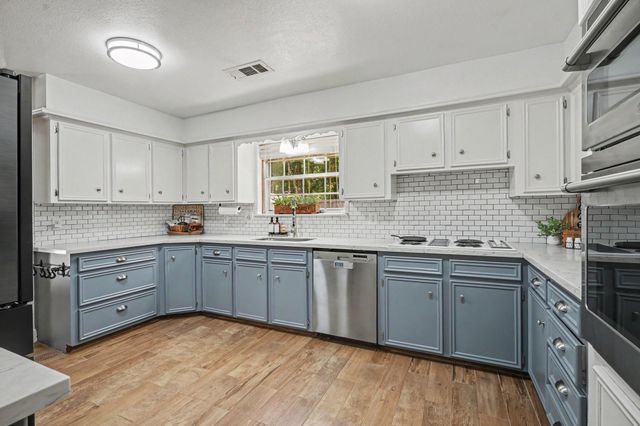 4318 Meadow Glenn Drive, Dickinson, TX 77539